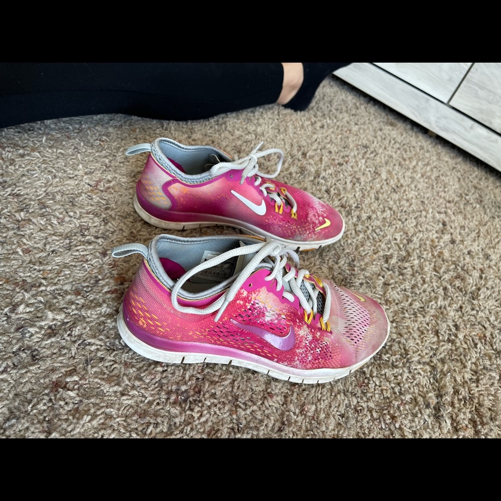 Womens Nike sz 8